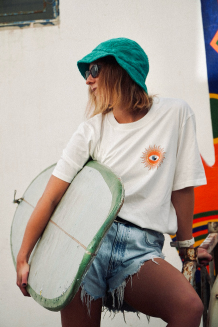 Gonga Unisex Tshirt Medium Fit Chasing The Sun Off White