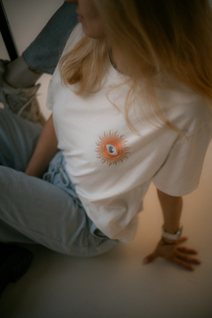 Gonga Unisex Tshirt Medium Fit Chasing The Sun Off White